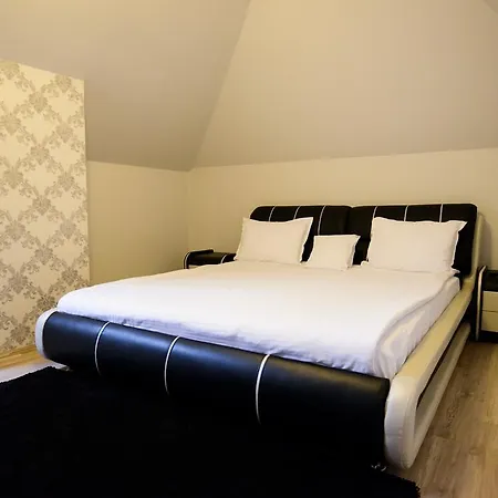 Apartament Cetate *